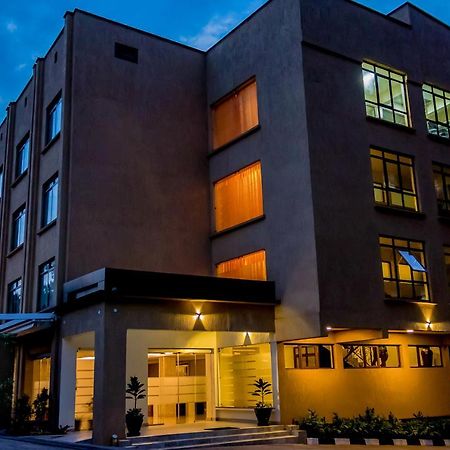 Canary Hotel Kampala Exterior photo